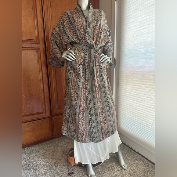 Bullocks Paisley Long Robe - Picture 8 of 8